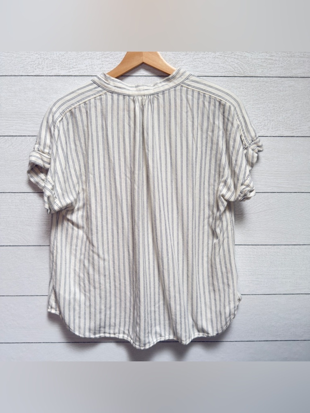 GAP Cream and Gray Striped V-Neck Short Sleeve Blouse - Picture 2 of 8